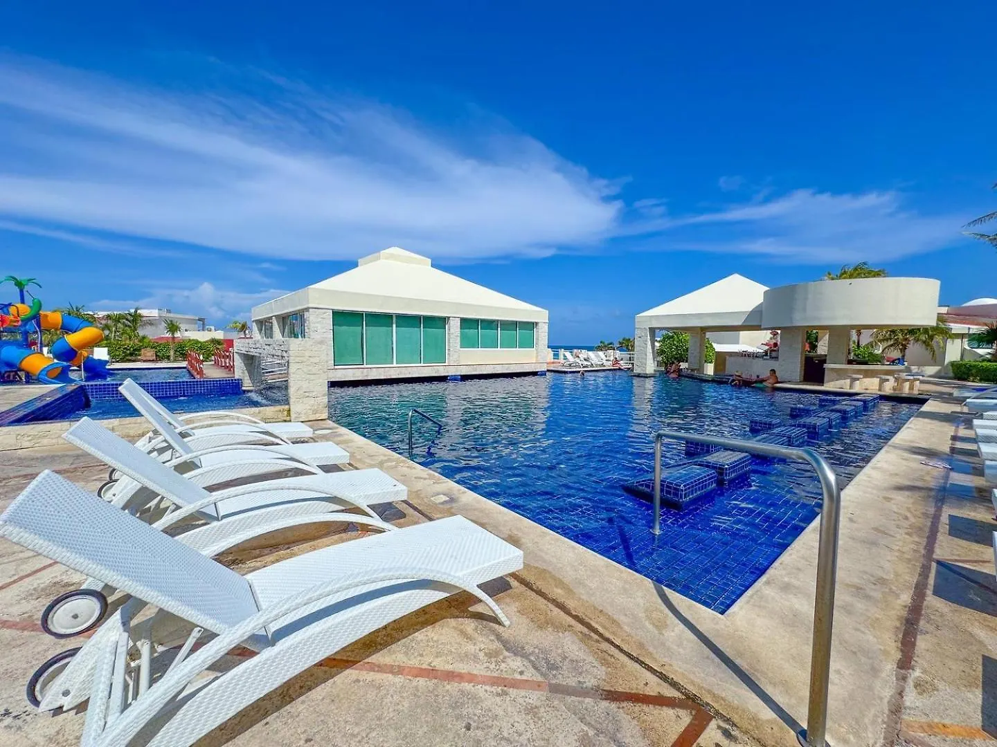 Sunrise Views Over The Lagoon Cancún 0*,